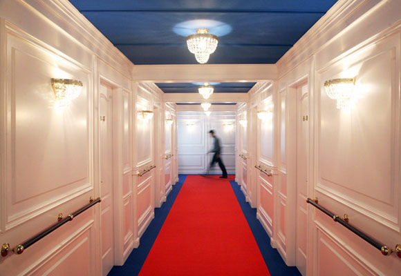 Pasillo de camarotes de primera clase