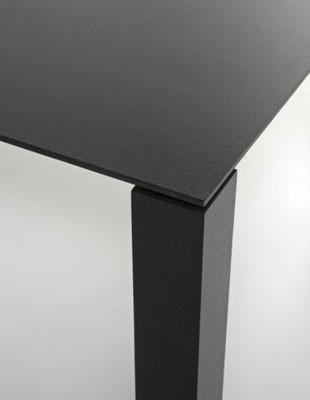 "Extra" y "Byblos", dos piezas del nuevo catálogo de Andreu World 8 Mesa "Extra"