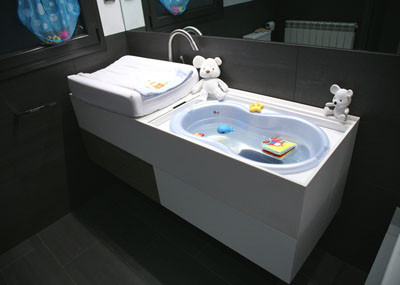 Slide Baby Herms, el lavabo que cambia y crece con el bebé
