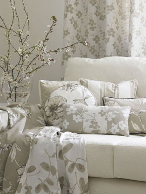 Un salón en tonos neutros