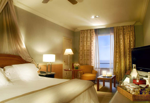 Gran Hotel Bahia Duque