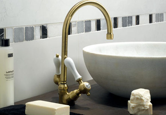 Grecas para decorar las paredes del baño.