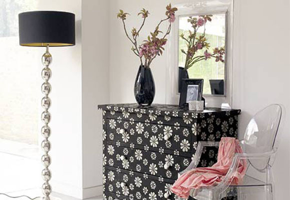 Consolas a todo color para el dormitorio