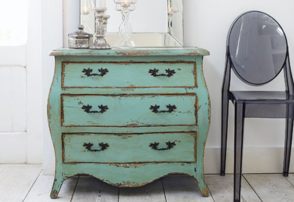 Consolas a todo color para el dormitorio