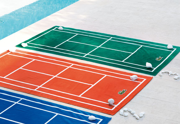 A la orilla de la piscina