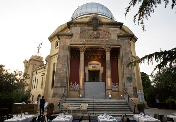 Cena con estrellas en el observatorio
