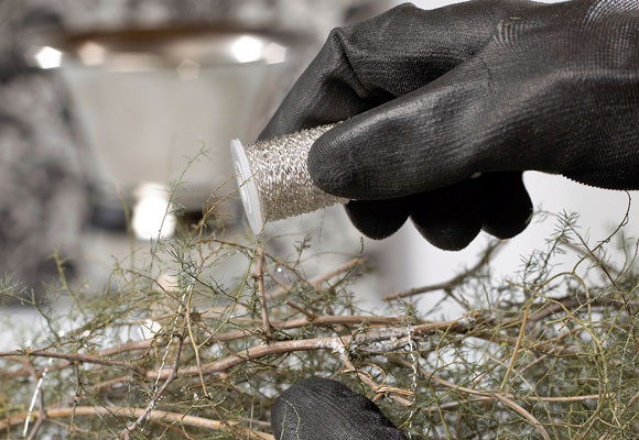 Una corona de alambre