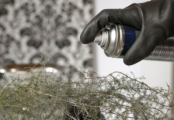 Una corona de alambre