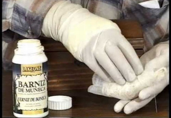 Arreglar barnizados a muñequilla