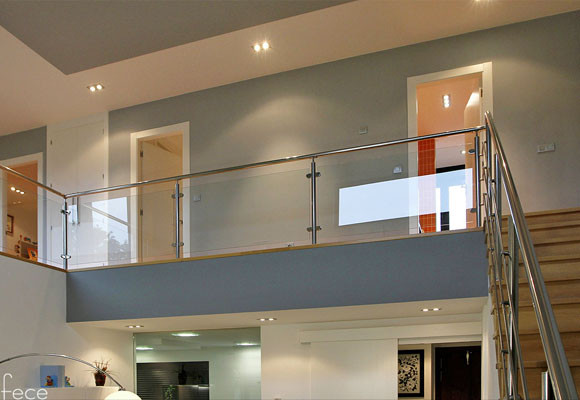 Vista del pasillo distribuidor de la planta de arriba