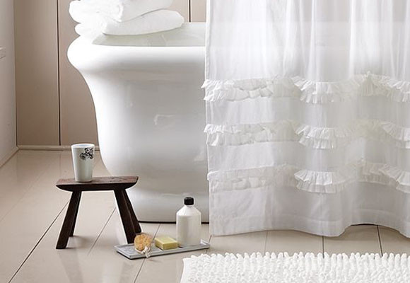 Un banco para acceder más cómodamente a la bañera