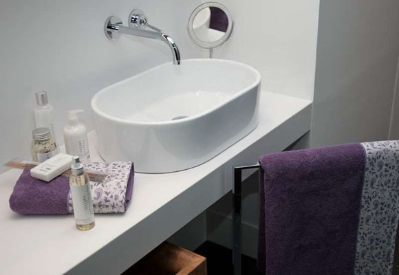 Complementos violetas en el baño 8 Complementos violetas en el baño