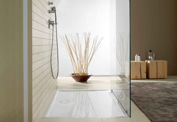 Squaro y Futurion, platos de ducha extraplanos 