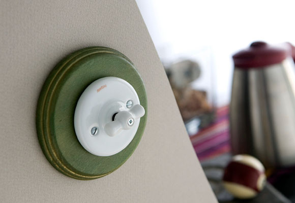 Interruptores de madera decapada