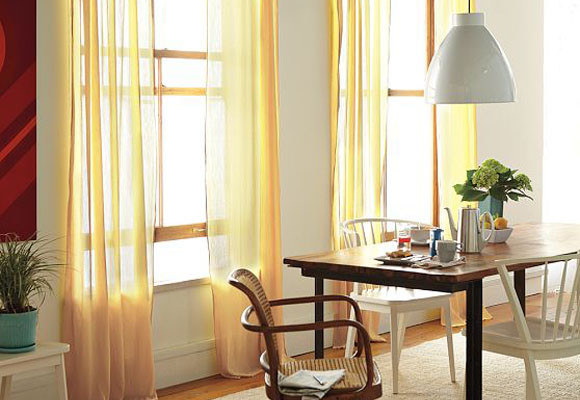 Lámparas de suspensión sobre la mesa de suspensión 