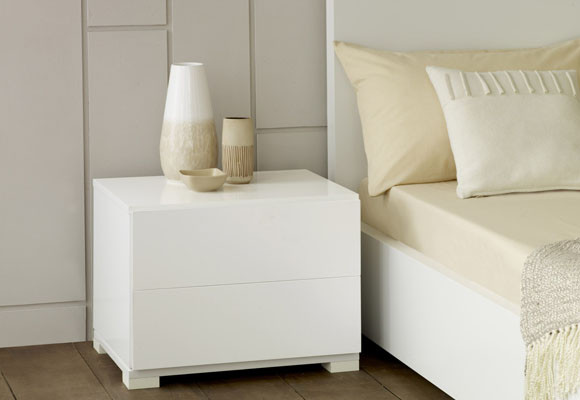 Un dormitorio en tonos claros 