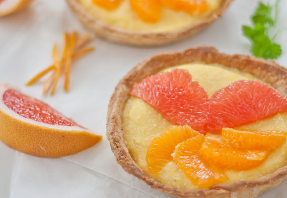 Tartaletas de crema de naranja y crema 