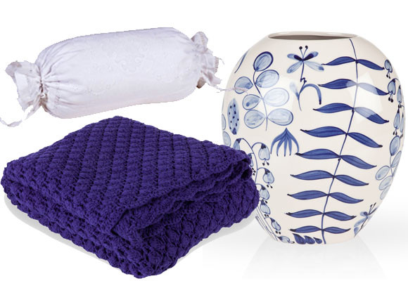 Un dormitorio blanco y azul 