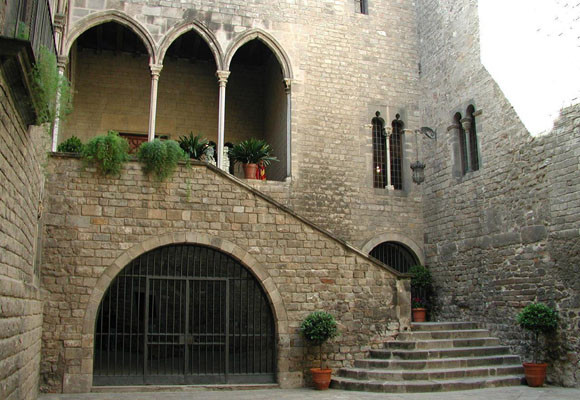 Noches de historia y leyenda en el Palau Requesens 