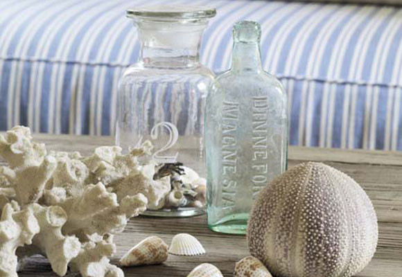 Un salón de rayas, azul y rojo 