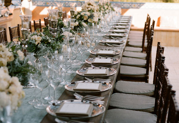 Lágrimas de cristal sobre la mesa 