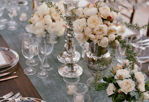 Lágrimas de cristal sobre la mesa 