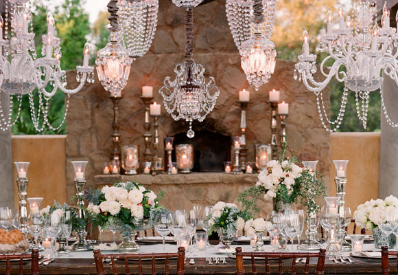 Lágrimas de cristal sobre la mesa 