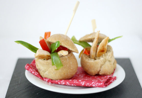 Panecillos picantes con ensalada de pollo y guacamole 8 Panecillos picantes con ensalada de pollo y guacamole