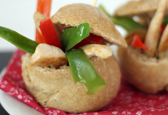 Panecillos picantes con ensalada de pollo y guacamole 9 Panecillos picantes con ensalada de pollo y guacamole