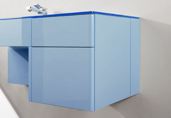 Un mueble de baño color celeste 