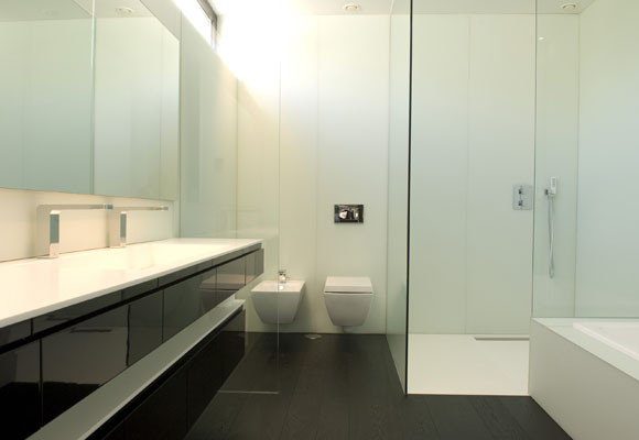 Una vivienda entre pinos y encinas