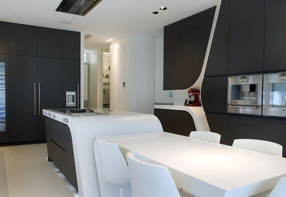 Una vivienda entre pinos y encinas