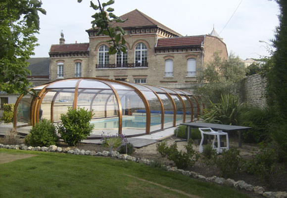 Cubiertas de madera para la piscina