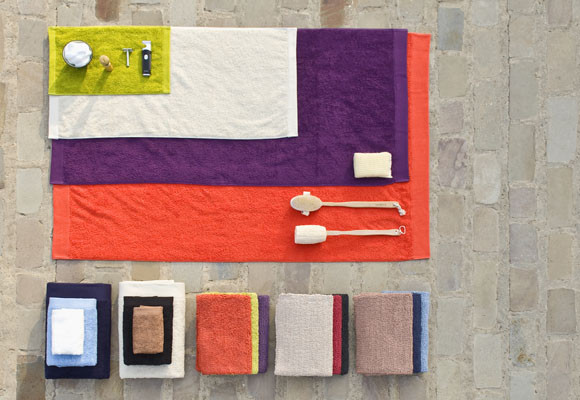 Toallas y albornoces de colores 