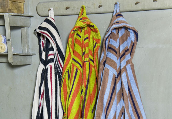 Toallas y albornoces de colores 