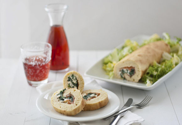 Tronco de espinacas, requesón, pausas y salmón 