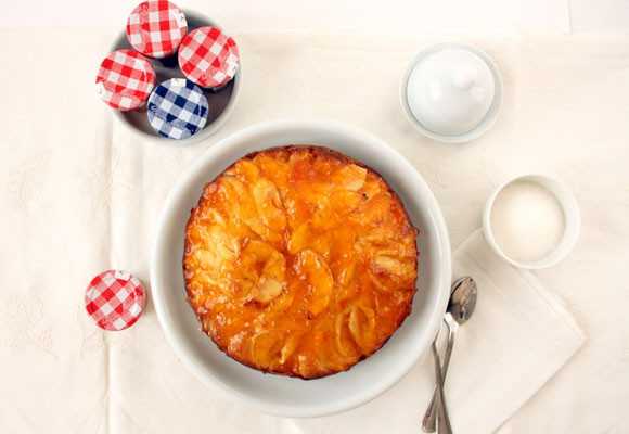 Tarta de manzana co confitura de albaricoque 