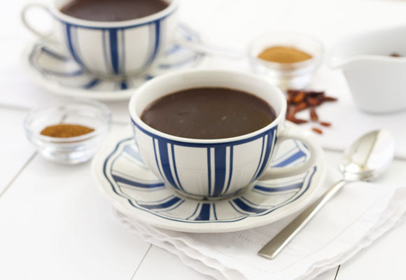 Chocolate a la taza, con canela y chile