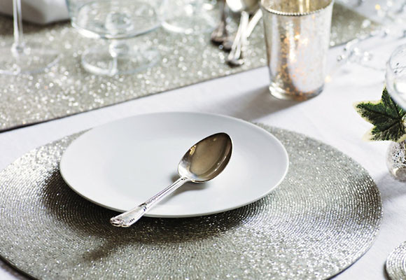 Circulos de plata en tu mesa de fin de año