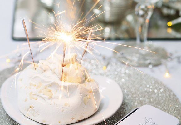 Circulos de plata en tu mesa de fin de año