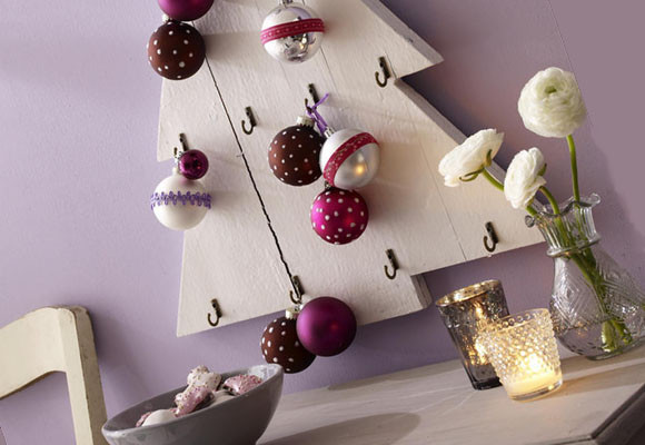 Un árbol de Navidad de madera