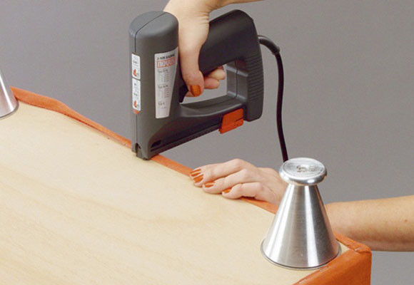 Retapizar un puff y dejarlo como nuevo 4 Retapizar un puff y dejarlo como nuevo