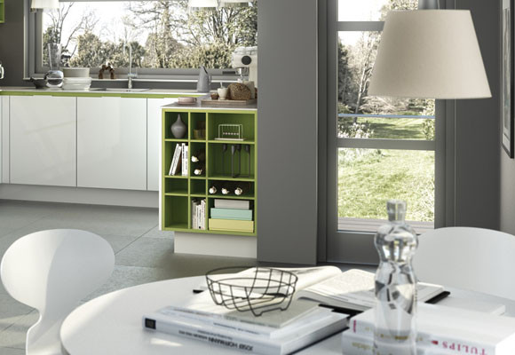 Una cocina con toques de verde