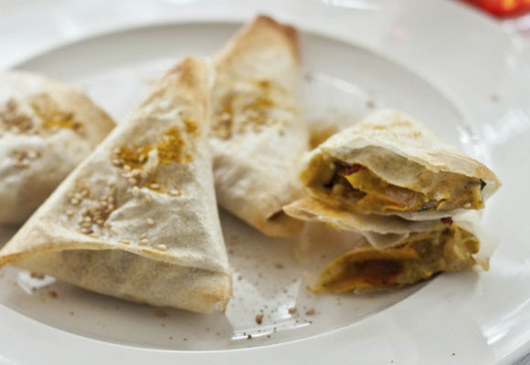 Samosas de curry de verduras al horno 