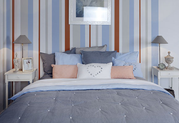 Rayas en la pared del dormitorio