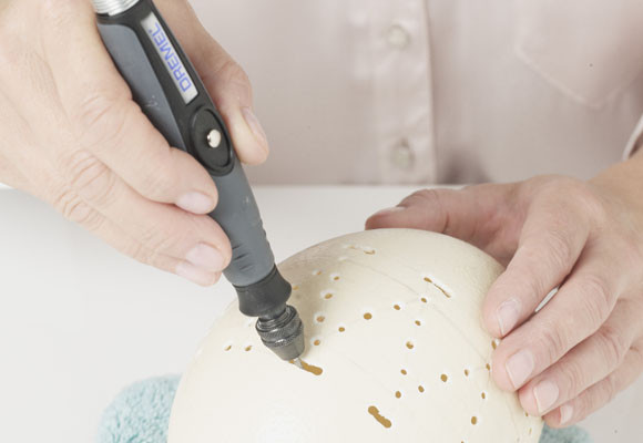 Lámparas con huevos de avestruz