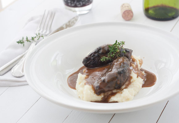 Carilleras al vino tinto con verduras