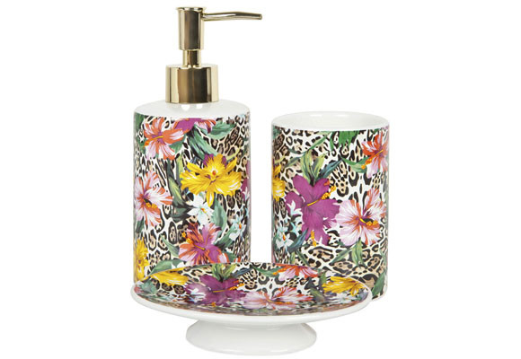 Llena tu baño de accesorios de color 