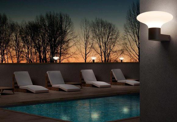 Iluminar la piscina y los alrededores
