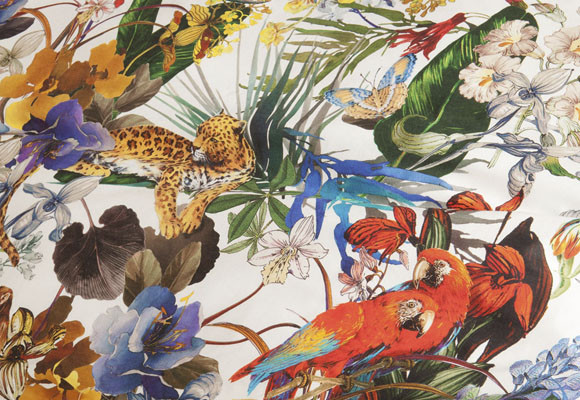 Estampado exótico en el dormitorio